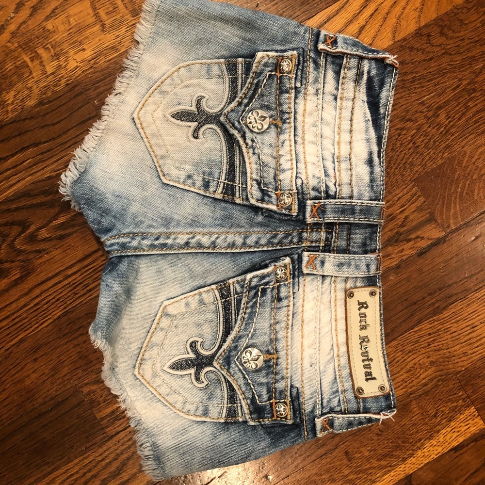 Rock Revival Shorts - Size 23
